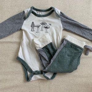 Burt’s Bees Baby Mushroom Bodysuit & Pants 0 - 3 M